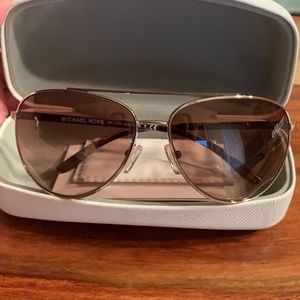 🤎NWT MIchael Kors San Jose Tortoise Sunglasses🤎